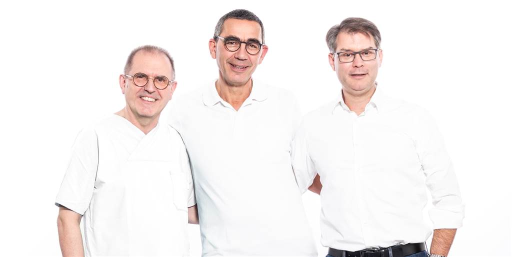 Chirurgie Lünen wird größer: Neuer Arzt erweitert Behandlungs-Spektrum Ab dem 4. Januar gehört (v.l.) Jerzy Wielowiejski als Gefäßspezialist zum Team mit Andreas Gies, Arzt für Chirurgie, Unfallchirurgie und Orthopädie sowie Dr. Markus Zimmermann, Arzt für Chirurgie und Unfallchirurgie. Das Foto ist vor der Corona-Krise aufgenommen worden.