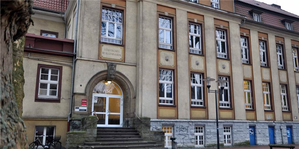 NRW plant Lockdown: Kitas rotieren, ASG und FNR beklagen Kommunikation Auch am Adalbert-Stifter-Gymnasium soll ab kommender Woche wieder auf Präsenzunterricht verzichtet werden.