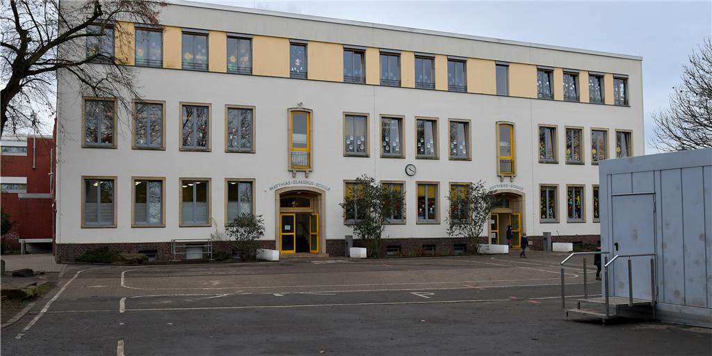 Eltern in Lünen sind verärgert: Es droht die Odyssee zur Grundschule Die Matthias-Claudius-Grundschule ist eine von fünf Lüner Grundschulen, die Kinder aus Kapazitätsgründen für das Schuljahr 2021/22 abweisen müssen.