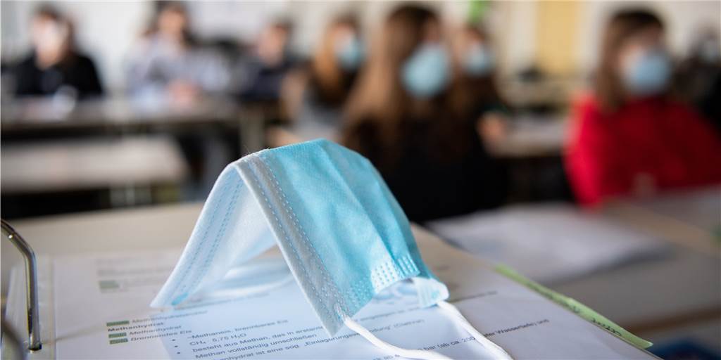 Corona-Lockdown: Diese neuen Regeln gelten für Schulen ab 14. Dezember In Nordrhein-Westfalen kommt der komplette Lockdown. Als erstes sind die Schulen betroffen, für die sich die Regeln ab 14. Dezember ändern.