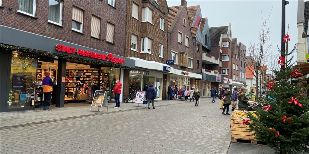 Shoppen vor dem Lockdown: Viele Werner machen letzte Einkäufe Die Leute nutzen den Samstag (12. Dezember) vor dem möglichen Lockdown zum Einkaufen in Werne.