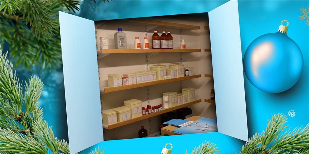 Feuerfester Raum mit Gefahrenschrank: Hinter den Kulissen der Apotheke Apotheker Claus Ehrensberger muss genau nachhalten, welche Menge an Medikamenten er vorrätig hat.