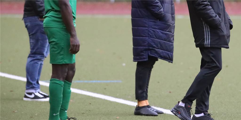 Fast allein im Stadion: Dortmunder Bezirksliga-Coach analysiert den BVB für Bundesligisten Fast allein im Stadion: Dortmunder Bezirksliga-Coach analysiert den BVB für Bundesligisten