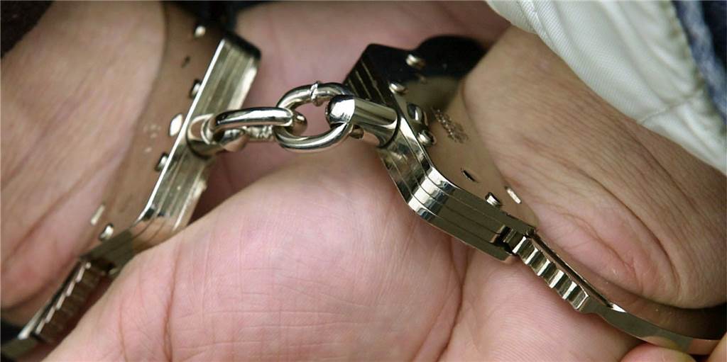 Widerstand geleistet und Polizisten beleidigt: „Nur Pommes im Hirn“ Widerstand geleistet und Polizisten beleidigt: „Nur Pommes im Hirn“
