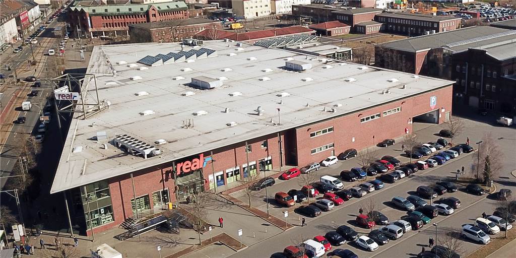 Was wird aus den Real-Märkten in Dortmund? Entscheidung könnte bald stehen Was wird aus den Real-Märkten? Steht hier in Eving zum Beispiel bald Kaufland dran. Das Kartellamt prüft gerade die Übernahme von Real-Standorten durch Kaufland oder auch Edeka. Denkbar ist aktuell auch, dass gar nicht alle drei Standorte in Dortmund als Lebensmittel-Märkte weiterbetrieben werden.