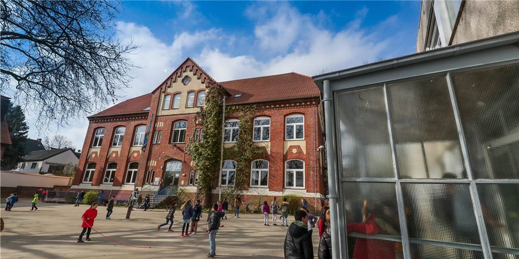 Diese Dortmunder Grundschule ist das Schlusslicht der Digitalisierung 200 Kinder besuchen die Grundschule. Flächendeckendes Internet gibt es hier nicht. Und das ist nicht das einzige Problem im Distanzunterricht.