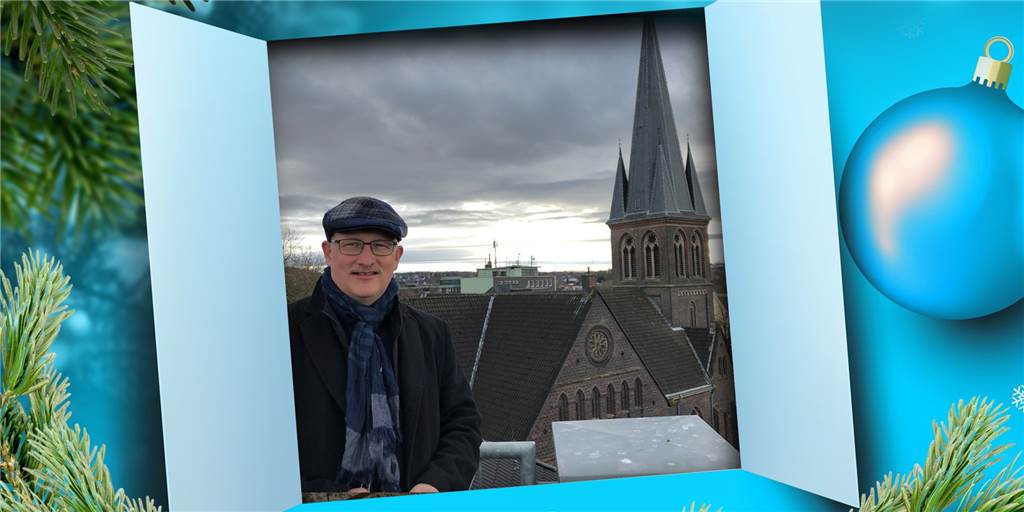 Über der Tonnendecke des Wichernhauses gibt es den Rundblick über Castrop Oben auf dem Ausblick auf dem Wichernhaus kann Pfarrer Arno Wittekind "seine Kirche" aus einer anderen Perspektive sehen.
