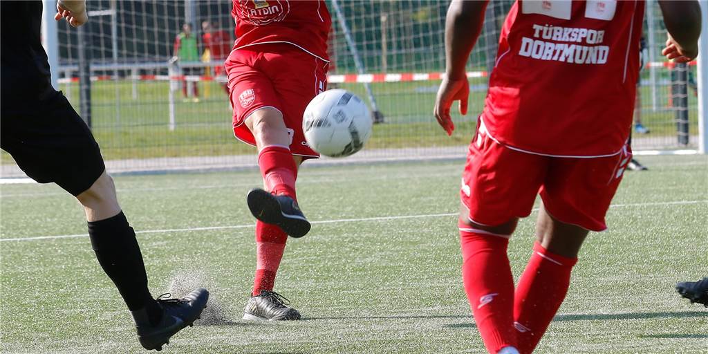 Mit vier Jahren aus der Türkei gekommen – Fußball hat ihm bei der Integration geholfen Mit vier Jahren aus der Türkei gekommen – Fußball hat ihm bei der Integration geholfen