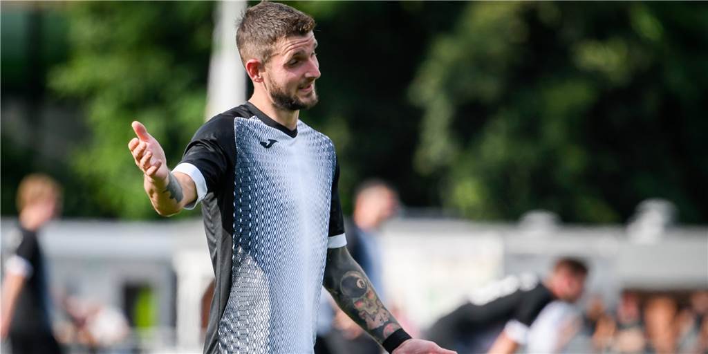 „Spieler, der einen mit Dirty Talk voll labert“: Gegen wen Tim Gehrmann gar nicht gerne spielt Tim Gehrmann hat drei Verteidiger genannt, gegen die der Stürmer gar nicht gerne spielt.