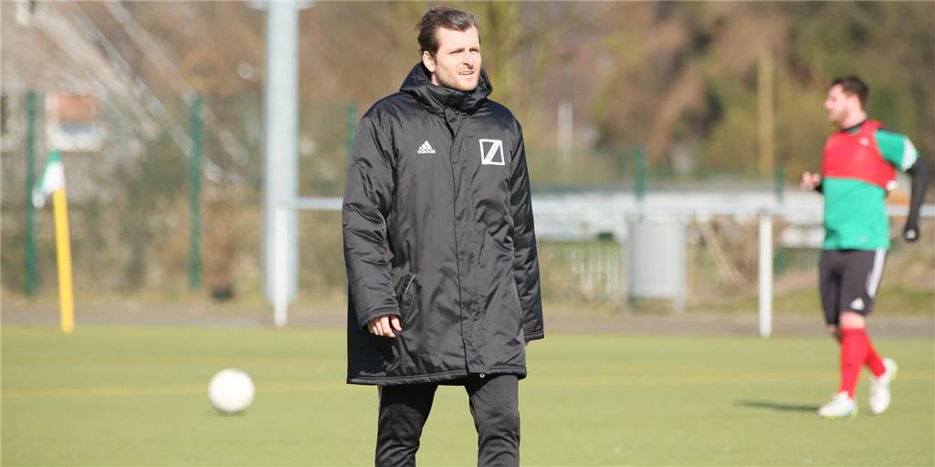 Patrick Osmolski: Plant der Sportliche Leiter des BV Lünen noch in der Kreisliga zu spielen? Im Trikot sieht man Patrick Osmolski nur noch selten. Trotzdem wurde er beim Lüner Fußball-Manager in eine Mannschaft gewählt.
