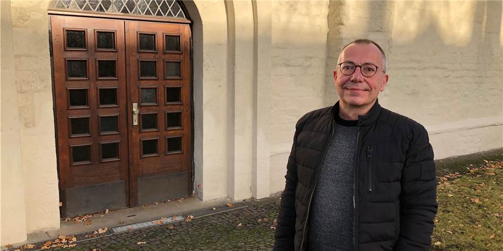 Segen an der Haustür, Videos und Fensterschmuck als Gottesdienstersatz Pfarrer Hanno May von der Evangelischen Gemeinde Wickede hat gemeinsam mit seiner Kollegin Kerstin Hanke ein weihnachtliches Video aus der Johanneskirche gedreht