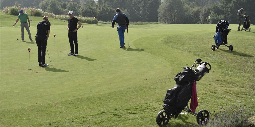 Golfer des GC Castrop-Rauxel bekommen kein Geschenk zum 4. Advent Derzeit dürfen die Golfer des Golfclubs Castrop-Rauxel nicht auf ihrer Anlage in Frohlinde spielen.