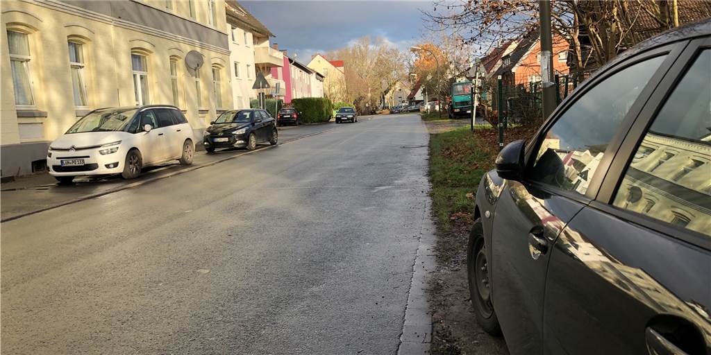SPD wünscht sich einen Fuß- und Radweg an der Grenze zu Kamen Die Husener Straße nördlich der Bahnlinie hat keinen richtigen Fuß- und Radweg. Das möchte die SPD-Fraktion in der Bezirksvertretung Scharnhorst ändern