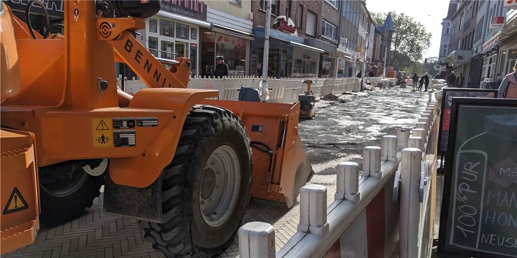 Fußgängerzone Dorsten: Umbau 700.000 Euro teurer geworden als geplant Die Bauarbeiten in der Fußgängerzone (hier Essener Straße) waren teurer als gedacht.