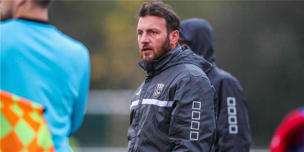Von Türkspor zu Bövinghausen: Bahnt sich da ein neuer spektakulärer Wechsel in Dortmund an? Verliert Türkspor-Trainer Dimitrios Kalpakidis bald einen Top-Stürmer.