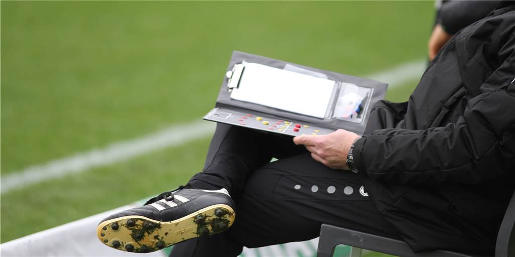 Gibt es in der Bezirksliga diese Saison kein „rumwildern“ bei anderen Vereinen? Gibt es in der Bezirksliga diese Saison kein „rumwildern“ bei anderen Vereinen?