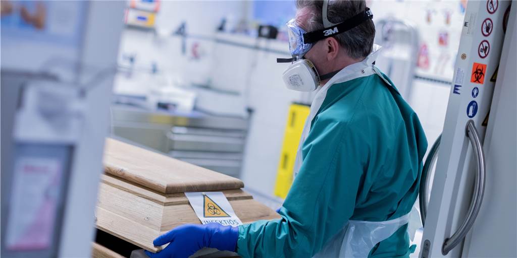 Zweiter Corona-Todesfall in Haltern - Angehörige: „Es ist grausam“ Das Coronavirus sorgt für viele Situationen, die wir uns nicht vorstellen konnten. Auch der Abschied von einem Sterbenden kann dazu gehören.