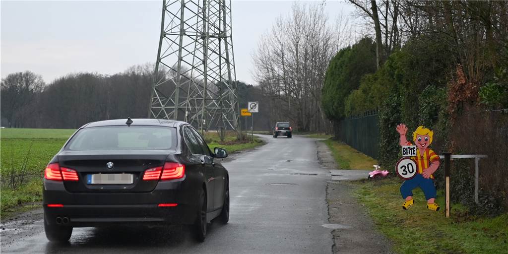 Anlieger verzweifeln an Rasern: „Autofahrer zeigen uns einen Vogel“ Das Behelfsschild der wenigen Anlieger im vorderen Teil der Spessartstraße wurde am Heiligabend von einem Autofahrer "zerlegt": Das Rasen in der Straße hält nach Aussagen der Anlieger leider weiter an.