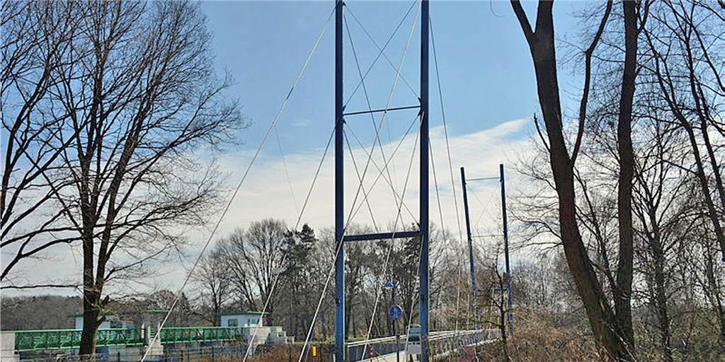 Steverbrücke: Nun soll doch kein Gutachter über ihre Zukunft richten Die Brücke am Walzenwehr über der Stever kann nicht mehr benutzt werden.