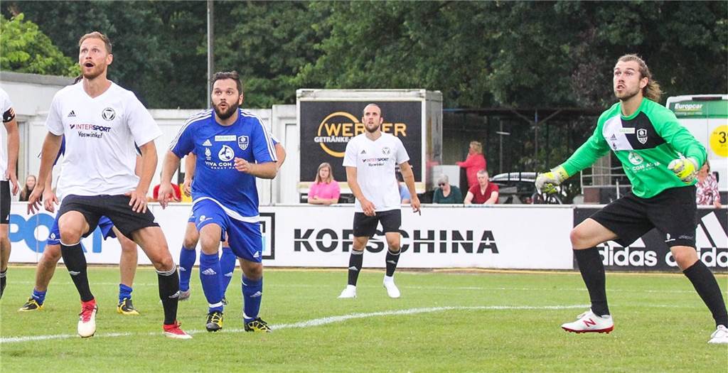 Höwedes feiert sein Comeback und trifft beim Oberliga-Debüt zum TuS-Sieg Ein Bild welches wir gerne noch mal sehen würden: Benedikt Höwedes im Trikot des TuS Haltern am See wie hier bei einem Benefizspiel 2018.