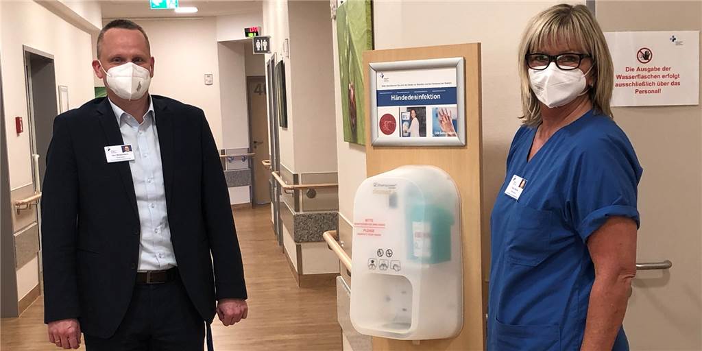 Pflege auf der Covid-Station im Rochus: Wir brauchen Respekt, keine Schokolade Caroline Eschner und Axel Westermann schauen zurück auf das Coronajahr 2020, das sie im St.-Rochus-Hospital vor Herausforderungen gestellt hat.