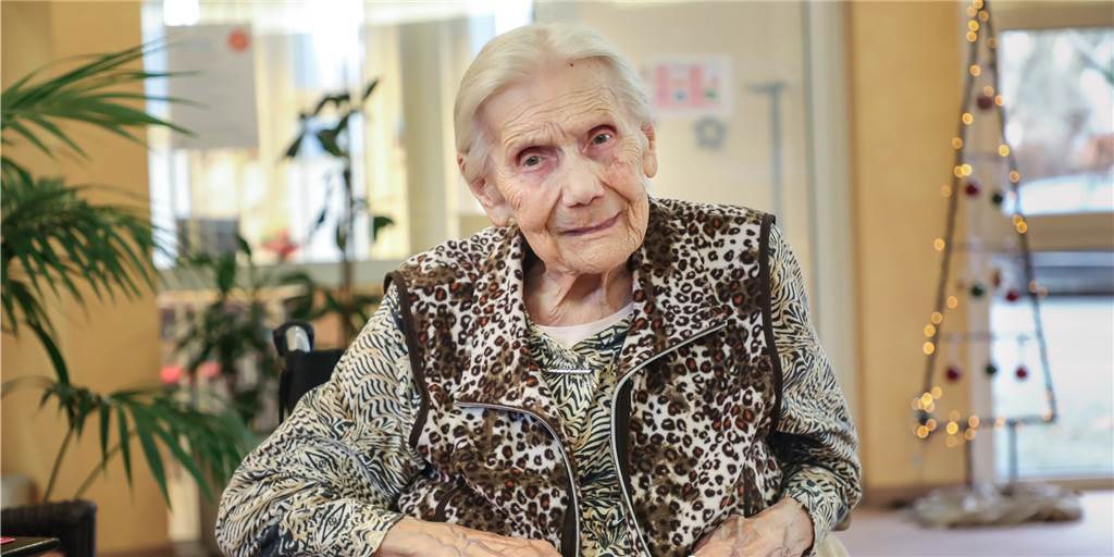 Todesangst, Dauerstress, Herzenswärme: Wie Dortmunder das Corona-Jahr erlebten Die 96-jährige Klara Buc ist Anfang des Jahres in ein Seniorenheim gezogen. Sie hofft, dass sie bald wieder spazieren gehen kann.