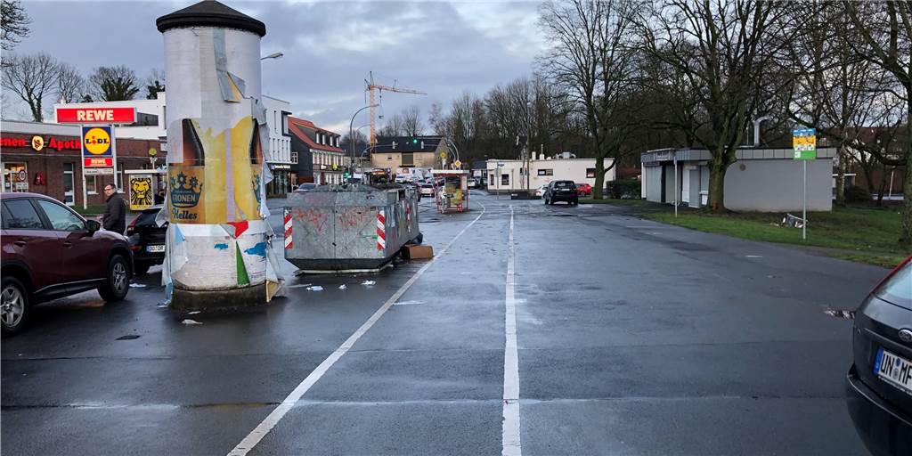 Kreisverkehr im Husener Zentrum? Das sagt die Stadt Der Platz am Husener Dorfgrill wird gemeinhin als nicht besonders attraktiv empfunden. Die Bezirksvertretung Scharnhorst fordert hier Verbesserungen