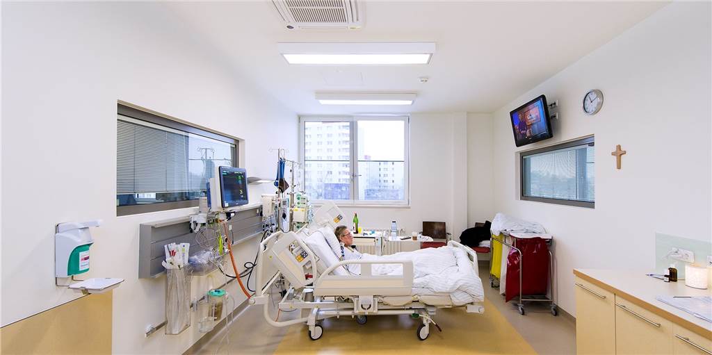 Das Freihalten von Betten für Covid-Patienten kann für Krankenhäuser zu finanziellen Verlusten führen.