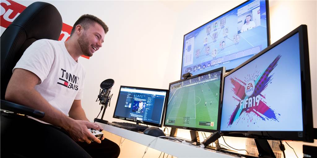 Dortmunds Nordosten wird ein Zentrum für E-Sport Der E-Sport soll demnächst in Husen-Kurl etabliert werden. Unser Symbolbild zeigt E-Sport-Profi Danny Liepolt vom Team Fokus Clan, der einige Spielzüge bei dem Fußball-Computerspiel "Fifa" erklärt