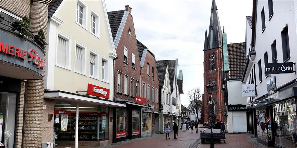 Polizeieinsatz: Maskenverweigerer stellen Forderungen an Passanten Polizeieinsatz: Maskenverweigerer stellen Forderungen an Passanten