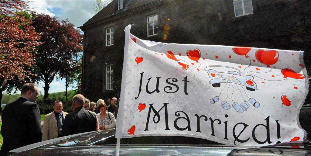 Corona stoppte den Trend zu immer mehr Hochzeiten in Castrop-Rauxel 2020 haben sich wohl auch durch die Pandemie weniger Paare in Castrop-Rauxel für eine Hochzeit entschieden.
