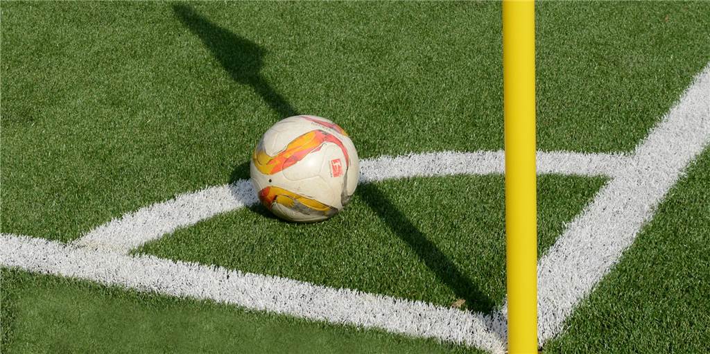 Überraschende Trennung in der Landesliga 4 Fußball, Eckfahne