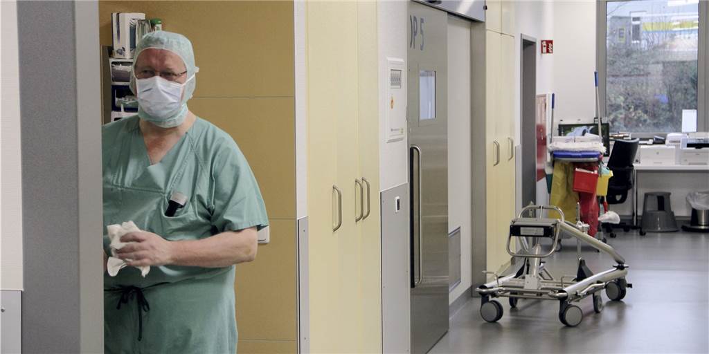 Rochus-Hospital erwartet ersten Corona-Impfstoff – Hohe Impfbereitschaft Dr. Hinrich Böhner, Chefarzt und Ärztlicher Direktor des Rochus-Hospitals Castrop, im OP-Trakt der Klinik.