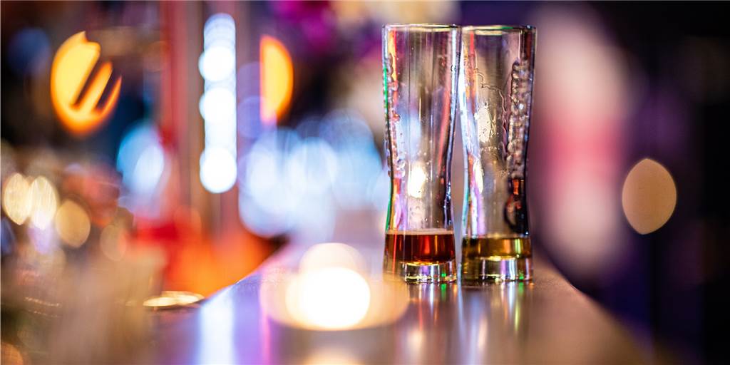 Dortmunder Fußballtrainer beklagt Generationenproblem: Schwierigkeiten beim Glas Bier klären Dortmunder Fußballtrainer beklagt Generationenproblem: Schwierigkeiten beim Glas Bier klären