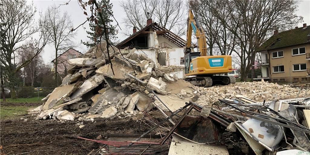 Wohnungsunternehmen lässt 18 Häuser im Dortmunder Norden abreißen In der Straße In der Esche in Brechten beherrschen momentan die Abrissarbeiten der Wohnungsfirma Vivawest das Bild. 90 neue Wohnungen sollen in dem Gebiet entstehen