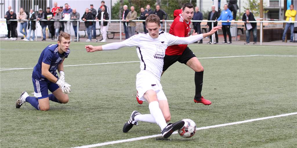 Wechsel von Topstürmer Daniel Krüger von Nordkirchen zum SV Herbern: Ein unabgeschlossenes Kapitel Vorbei an allen Gegenspielern: Daniel Krüger bringt den Ball sicher im gegnerischen Tor unter.