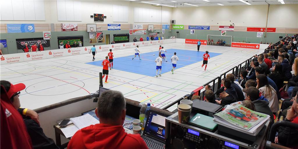 Wie gerne wären wir in der Halle gewesen, wie gerne hätten wir in die Tasten gehauen Wie gerne wären wir in der Halle gewesen, wie gerne hätten wir in die Tasten gehauen