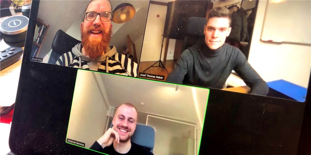 Zwei Studenten aus Ahaus setzen für Nachhilfe auf digitale Medien Die beiden Lehramts-Studenten Josef Naber (22, r.) und Johannes Mensing (21) im Videotelefonat mit Redakteur Stephan Rape. Sie wollen das beste aus dem Lockdown machen. Neben ihrem Youtube-Kanal wollen sie Schülerinnen und Schülern nun mit einem eigenen Nachhilfe-Angebot weiterhelfen – ganz digital natürlich.