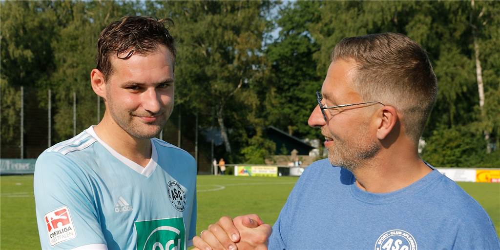 ASC-Kassenwart macht ernst - Er hat jetzt ein EC-Kartenlesegerät ASC-Kassenwart macht ernst - Er hat jetzt ein EC-Kartenlesegerät