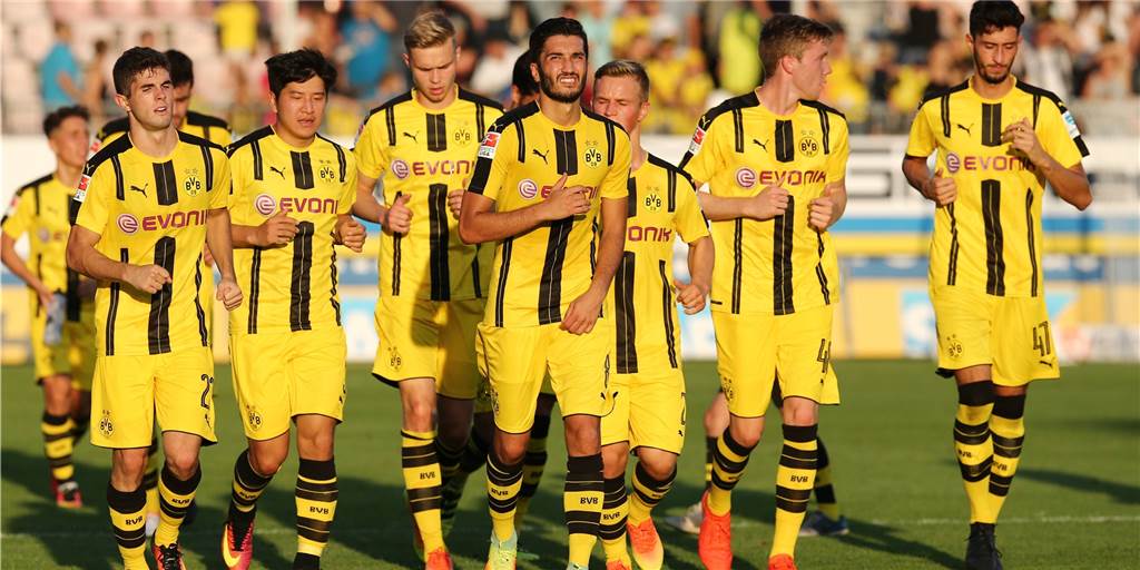 Ehemaliger Spieler des BVB blickt mit Podcast und Prominenten hinter die Profi-Fassade Ehemaliger Spieler des BVB blickt mit Podcast und Prominenten hinter die Profi-Fassade