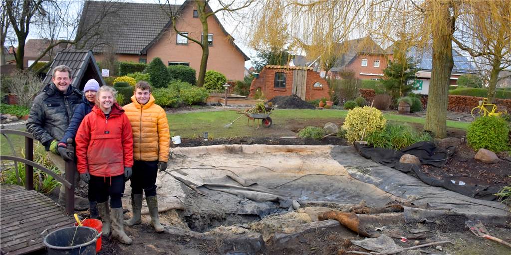 Riesiger Schaden: Wassermassen überfluten Kegelbahn vom Haus Terhörne Die Terhörnes können schon wieder lachen: Helmut, Nicole, Ina und Marc haben gerade alle Hände voll zu tun, die Folgen des Wassereinbruchs von Heilig Abend zu beseitigen. Eigentlich hilft auch der älteste Sohn Nico mit – doch der war an diesem Nachmittag noch arbeiten.