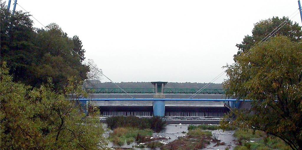 Neubau der Steverbrücke - Droht jetzt die schnelle Lösung ohne Esprit? Das Walzenwehr mit der blauen Brücke