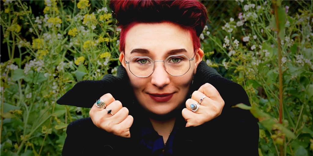 Anna Harpert aus Ahaus bringt erste Single als „The Zilinski“ heraus Anna Harpert alias The Zilinski kommt aus Ahaus, ist für ihr Studium aber nach Dortmund gegangen. Die Corona-Krise macht es der jungen Musikerin nicht leicht. Wie es in ein paar Wochen für sie weitergeht, weiß sie noch nicht genau.