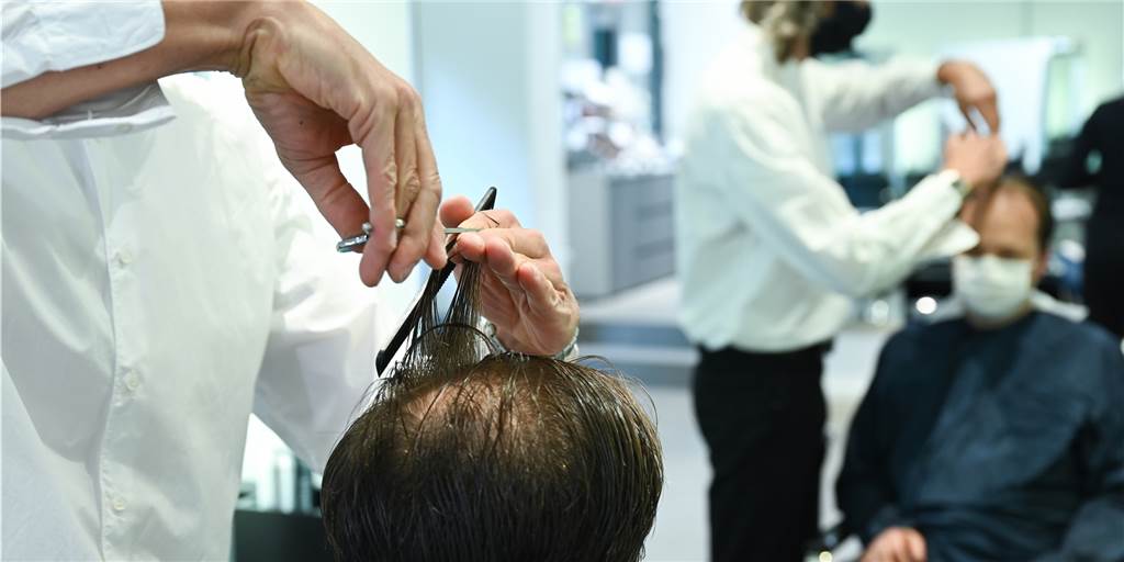 Friseure unter Druck: Stammkunden drohen, nie wiederzukommen Friseure unter Druck: Stammkunden drohen, nie wiederzukommen