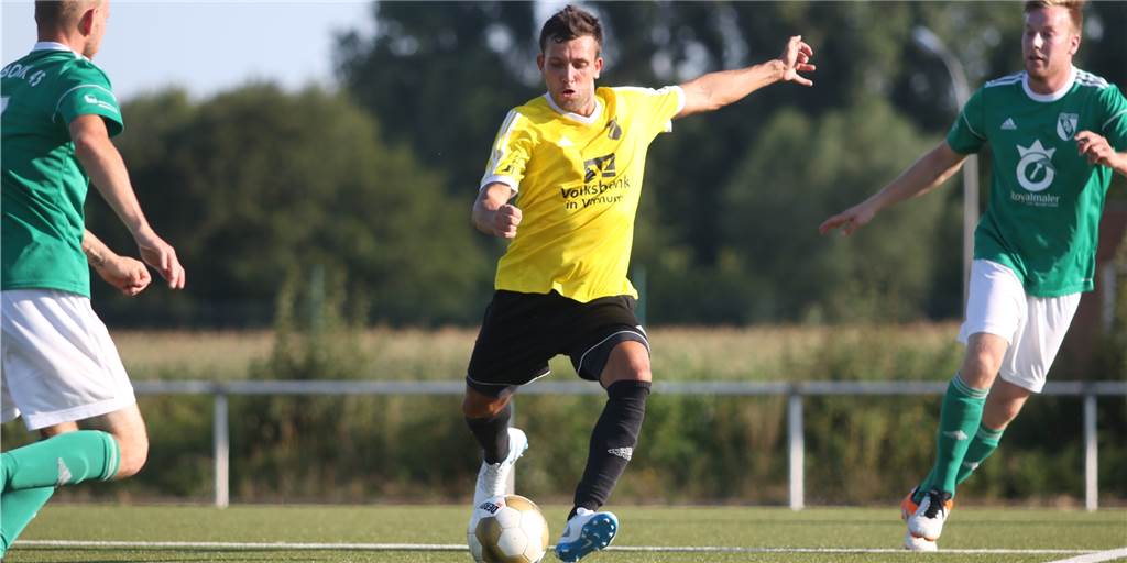 Immer noch ohne Spiel: Pandemie verhindert Lebsack-Debüt beim BV Brambauer Vor seinem Wechsel zum BV Brambauer war Juri Lebsack für Westfalia Vinnum am Ball.
