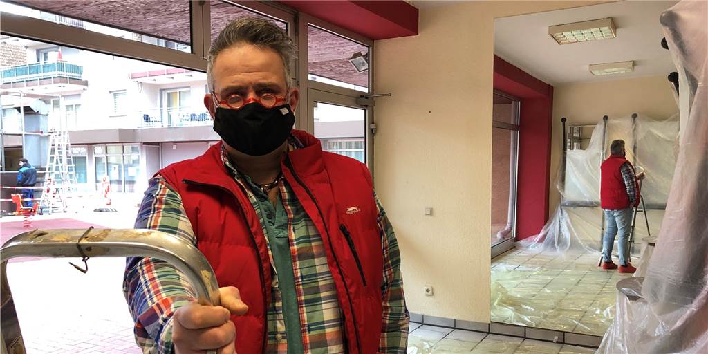Asselner Friseurmeister: „Staatliche Hilfen fließen zu zähflüssig“ Friseurmeister Markus Brylka nutzt den Corona-Lockdown, um seinen Salon im Asselner zentrum zu renovieren