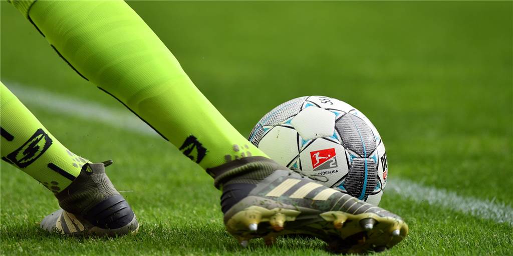 Dortmunder Fußballverein verlängert mit seinem Anführer und will bald aufsteigen Dortmunder Fußballverein verlängert mit seinem Anführer und will bald aufsteigen