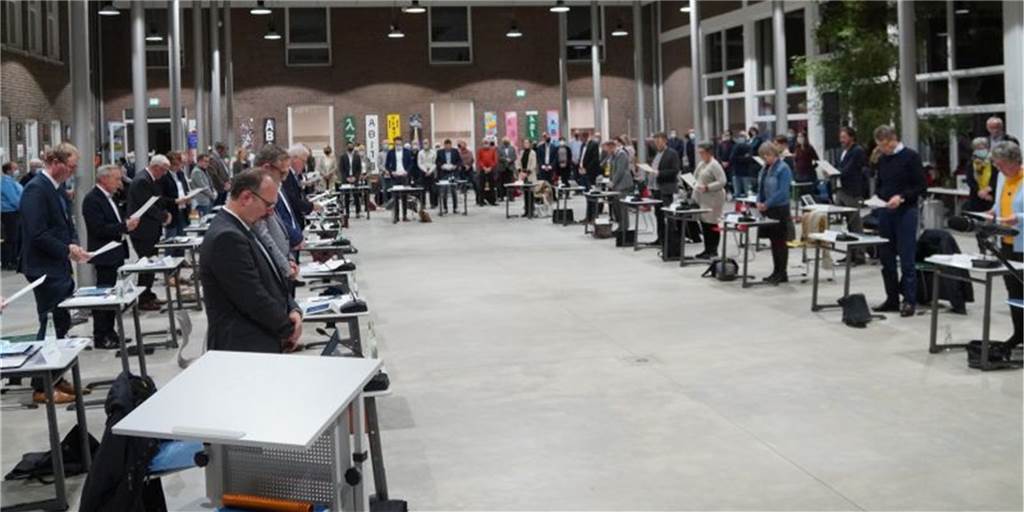 Ausschusssitzung in Vreden findet trotz Corona statt – SPD war dagegen Der Rat tagt bereits seit Längerem im Innenhof des Gymnasiums. Nun trifft sich auch der Bau-, Planungs- und Umweltausschuss mit der Hälfte der Mitglieder dort.