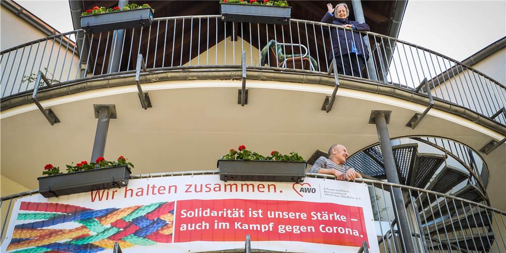 „Enteignung“ – Fremder wohnt im Heim-Zimmer von Corona-positiver Oma Im Kirchlinder Awo-Seniorenzentrum sind Bewohner positiv auf das Coronavirus getestet worden. Nun wohnen Fremde in dem Zimmer einer Dame, die positiv auf das Virus getestet wurde.