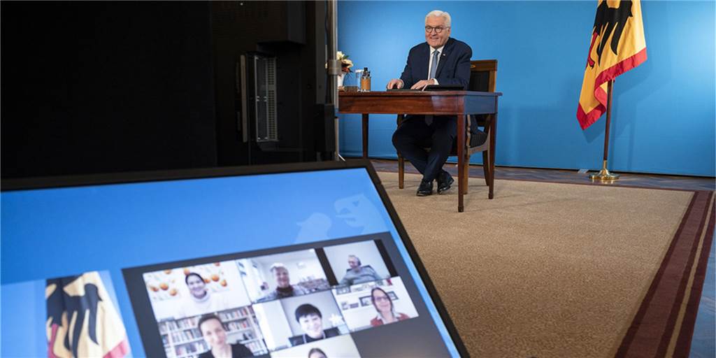 Stadtlohner Norbert Vos spricht mit dem Bundespräsidenten über Coronalage Bundespräsident Frank-Walter Steinmeier hat am 11. Dezember im Livestream sieben Bürgerinnen und Bürger zu seiner ersten "Bürgerlage" getroffen. Einer der Gesprächsteilnehmer war der Stadtlohner Norbert Vos.